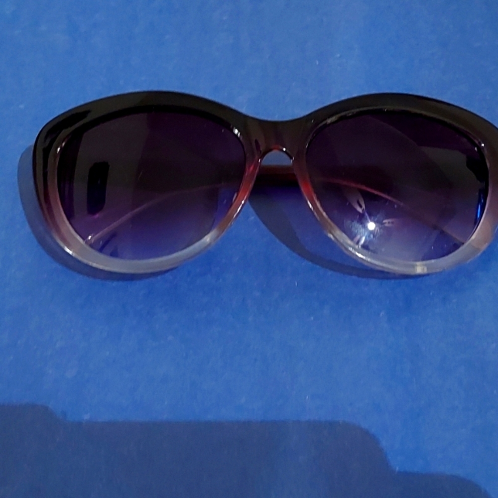 Very cute sunglasses, used 1 time!